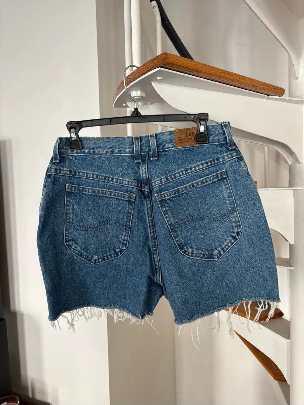 Lee Blue Studded Frayed-Hem Denim Shorts size 26 - Picture 2 of 2